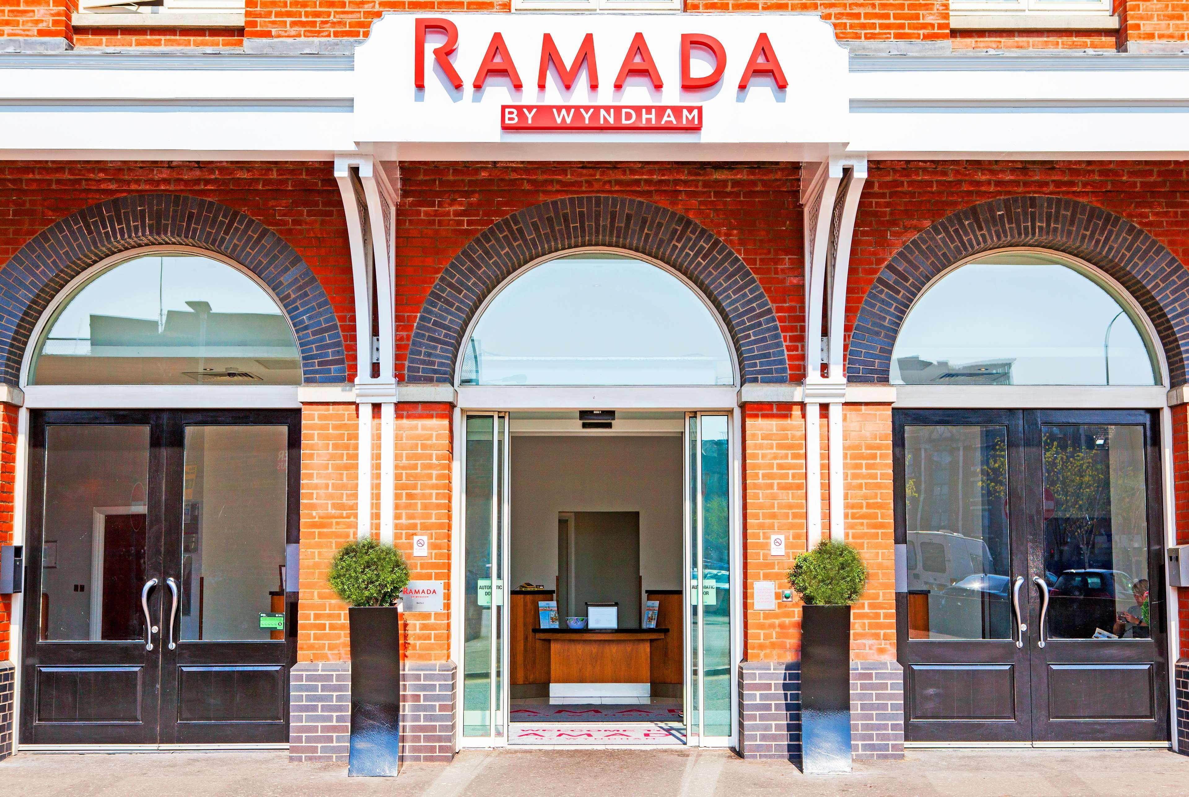 Ramada By Wyndham Belfast Hotel Exterior foto