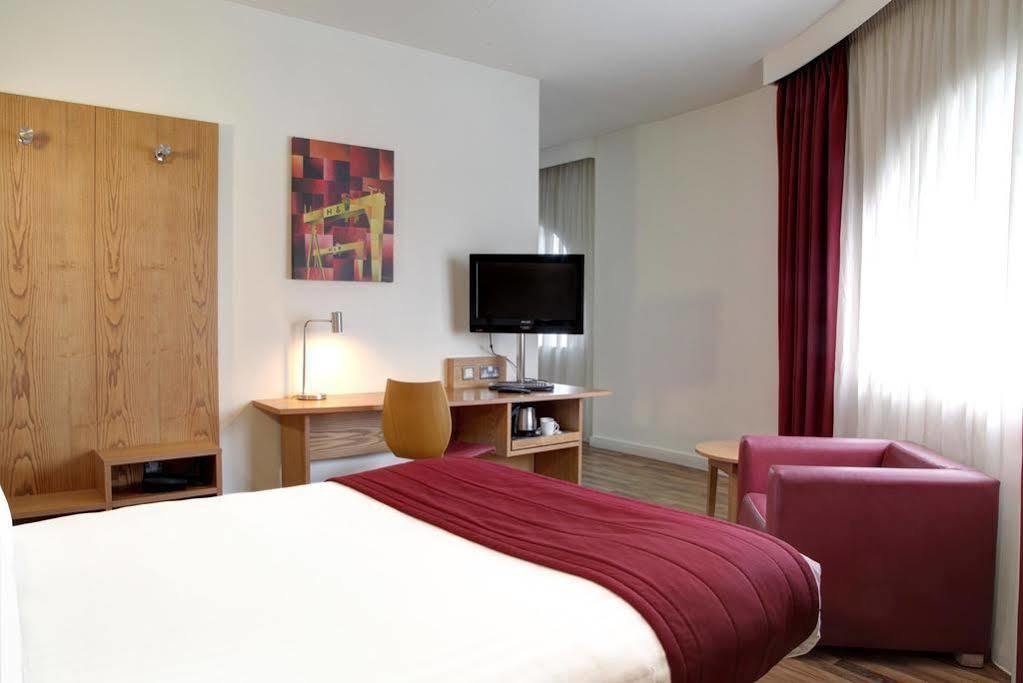Ramada By Wyndham Belfast Hotel Exterior foto